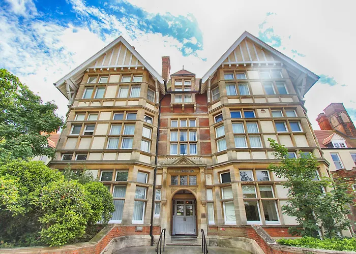 Yarrow Hotel